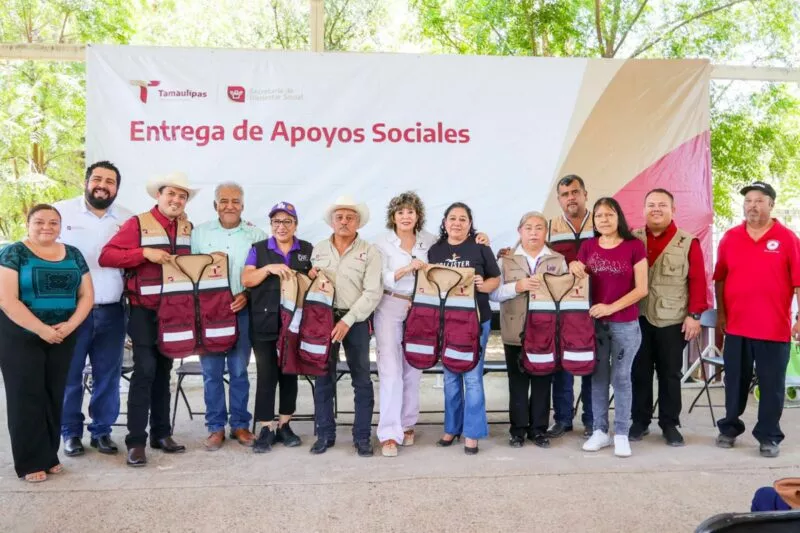 Entrega la SEBIEN apoyos sociales en Güémez por instrucciones de Américo