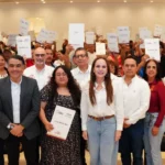 Entrega Carmen Lilia Canturosas 200 escrituras gratuitas a neolaredenses