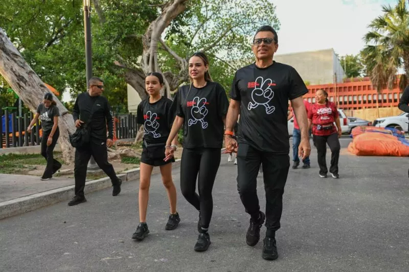 Participan Lucy y Lalo en carrera con causa (pro-animalista) de jóvenes