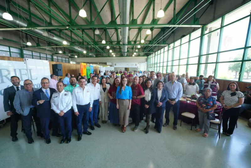 Reconocen a trabajadores municipales con más de 40 años de servicio en NLD