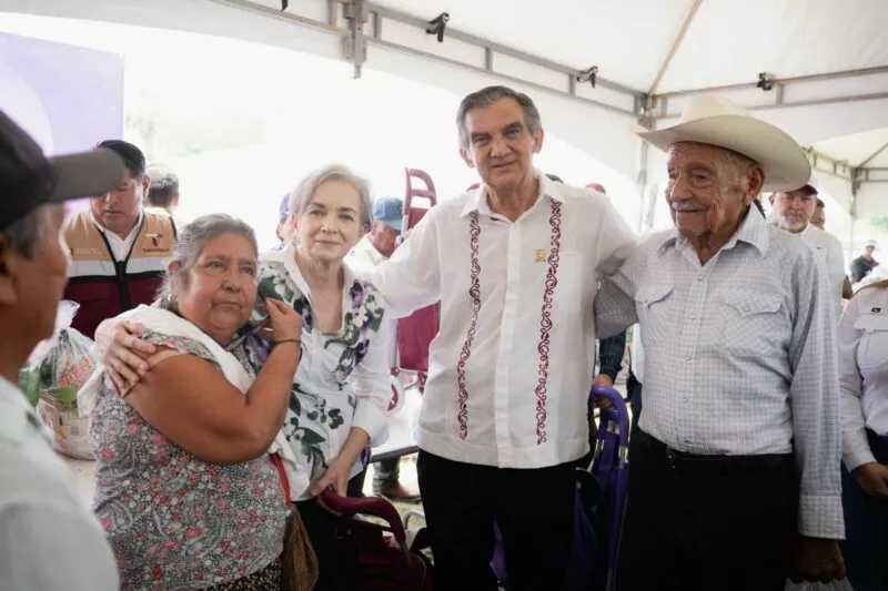 Américo y María de Villarreal ofrecen servicios gratuitos en Antiguo Morelos