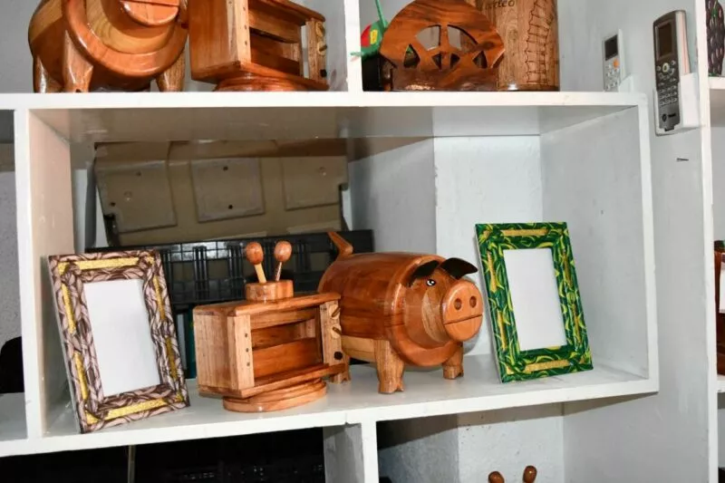Promueven productos artesanales en CEDES para celebrar el Día del Padre