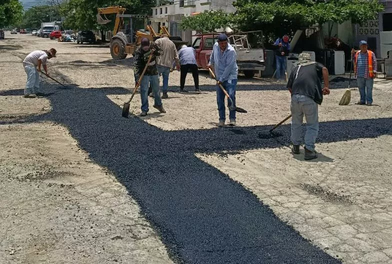 Reactivan obras de bacheo en Victoria para reparar calles dañadas por lluvias
