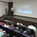 Atienden estudiantes de la UPV una conferencia sobre adicción al celular
