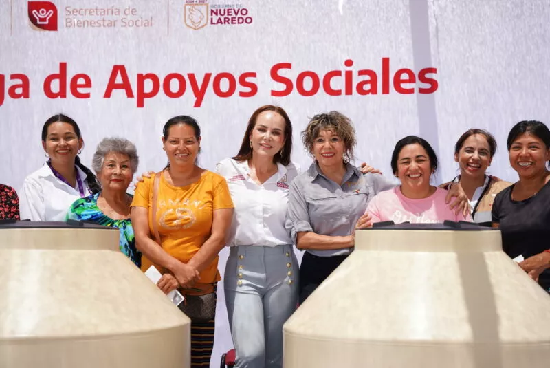 Carmen Lilia y Silvia Casas llevan Bienestar a las familias neolaredenses